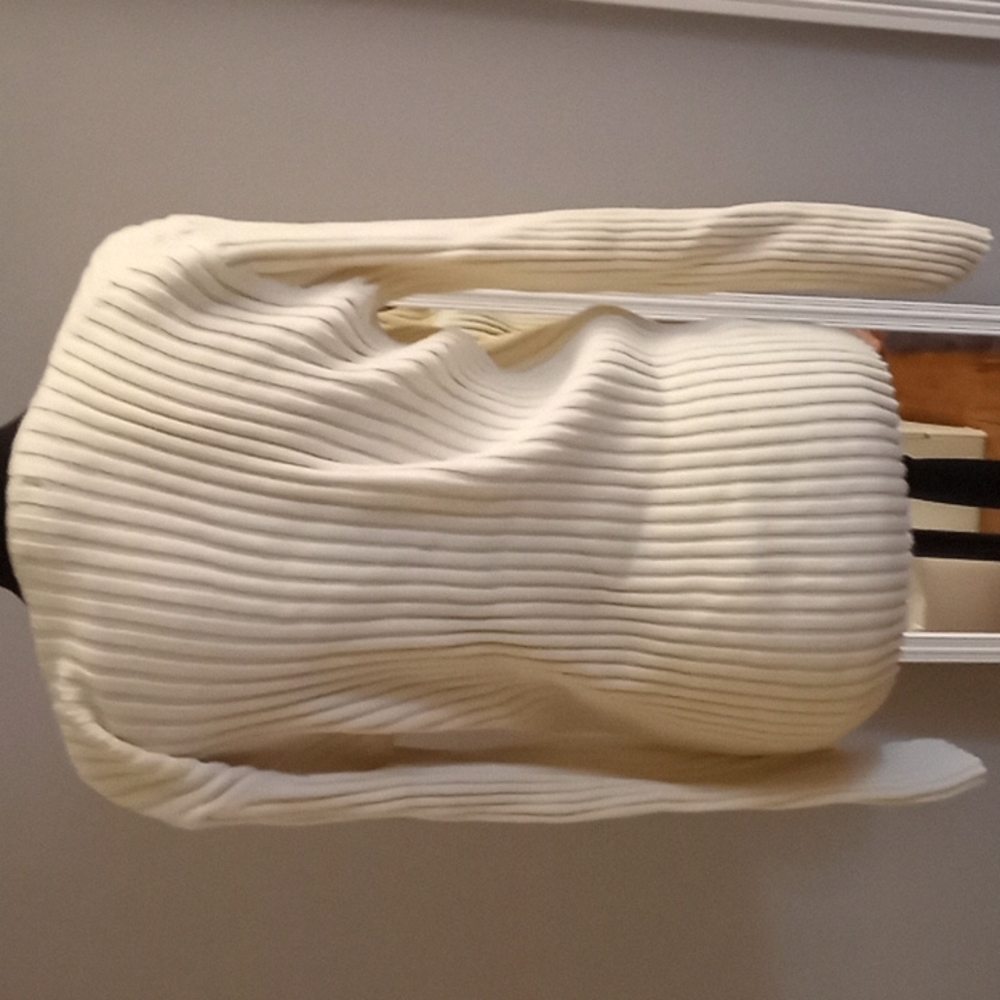 New York and Company XL off white sweater - Picture 2 of 3